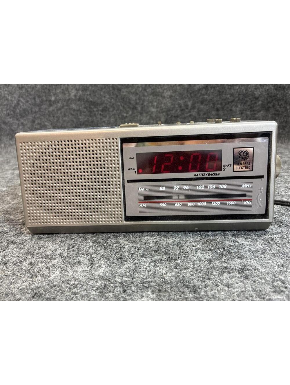 GENERAL ELECTRIC Select Styling 2 Wake Time Digital Clock Radio Model 7-4637A